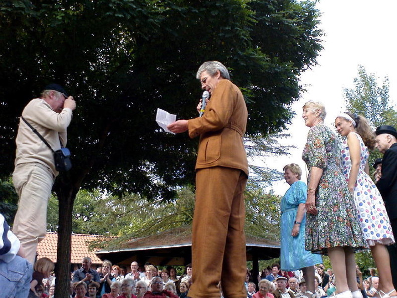 2008_09_07 historische modenschau beim dreschfest 066.jpg